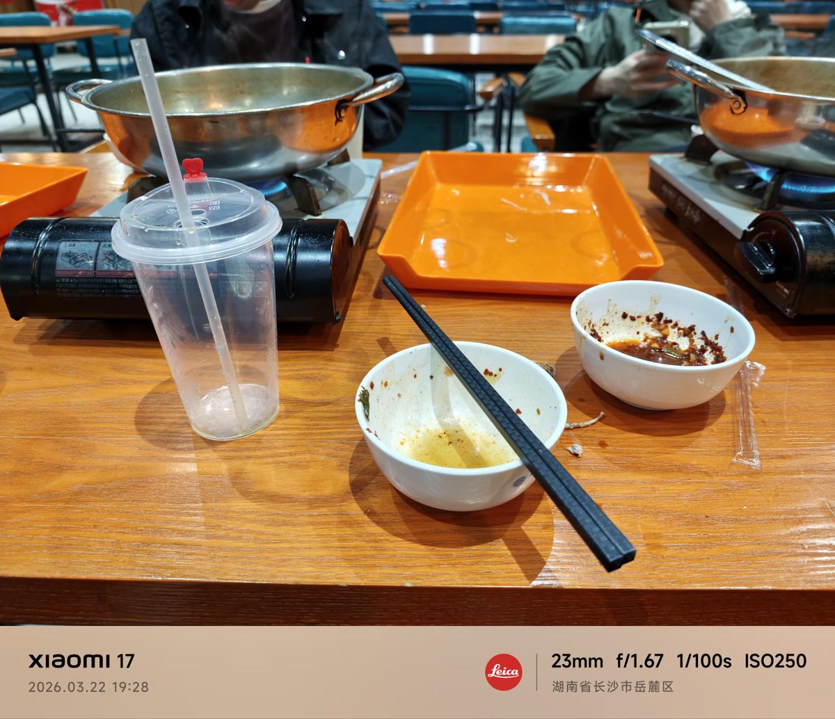 到食堂...吃火锅？